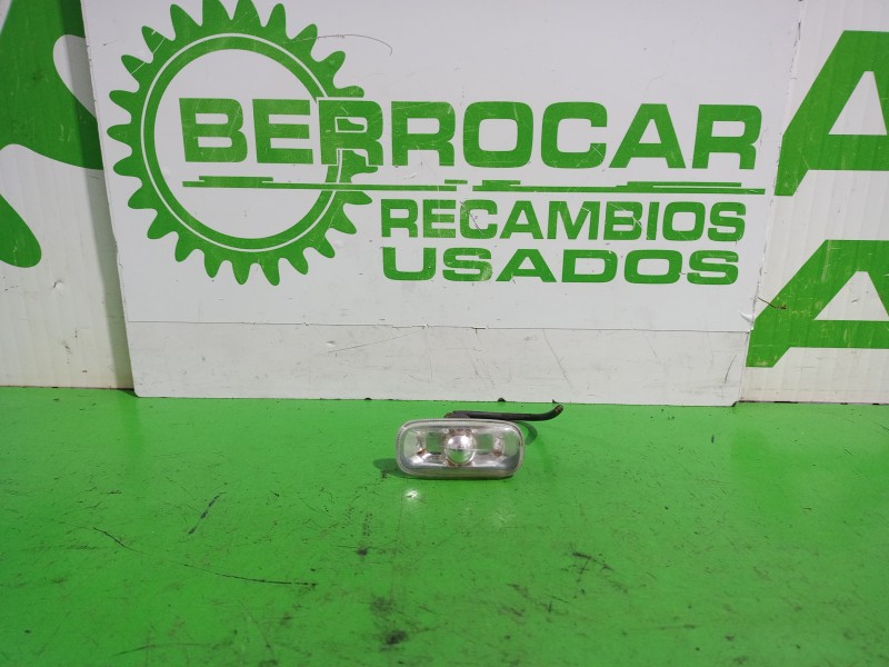 Recambio de piloto lateral derecho para audi a4 berlina (8e) 2.5 tdi (120kw) referencia OEM IAM 8E0949127  