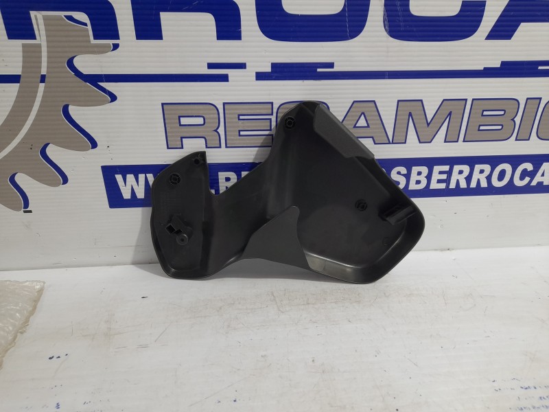 Recambio de moldura para jeep renegade referencia OEM IAM L0388285AA  