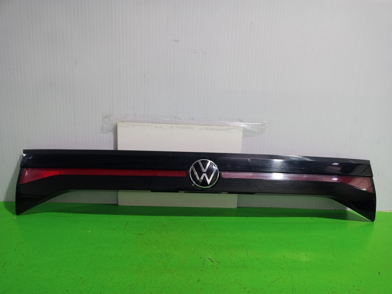 Recambio de piloto trasero central para volkswagen t-cross advance referencia OEM IAM 2GM827577  