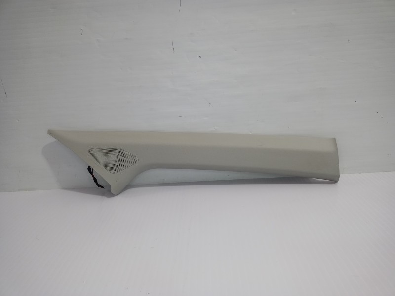 Recambio de moldura derecha para seat arona xperience plus referencia OEM IAM 6F9867234A  