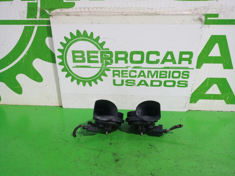 Recambio de claxon para audi a4 berlina (8e) 2.5 tdi (120kw) referencia OEM IAM A28657625  