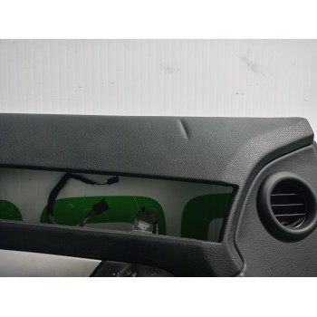 Recambio de guarnecido puerta delantera izquierda para audi a6 berlina (4f2) 2.4 referencia OEM IAM 4F1867105A  