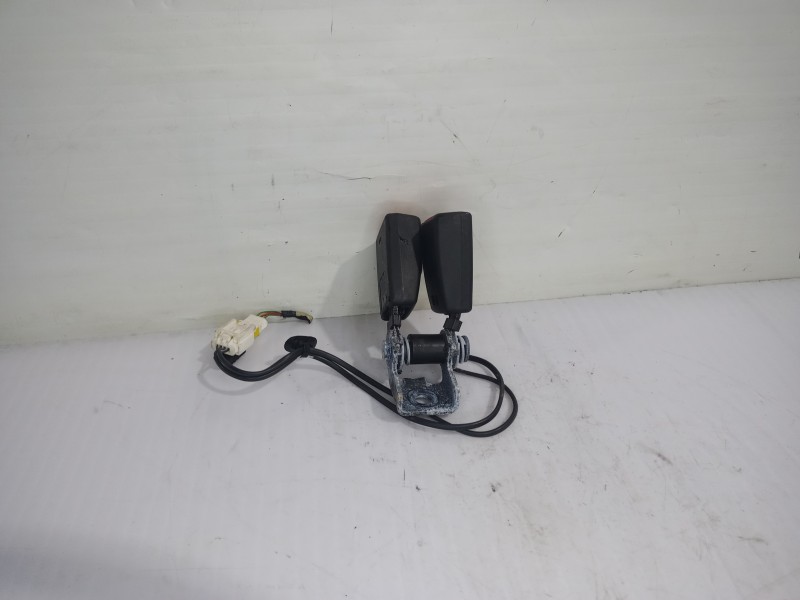 Recambio de enganche cinturon central para peugeot 308 active referencia OEM IAM 98063975XX  