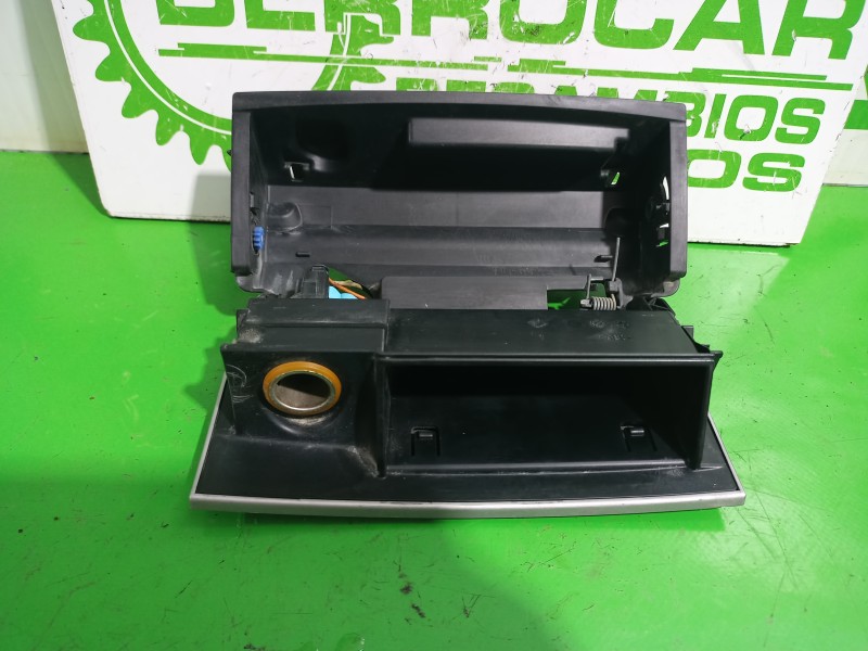 Recambio de cenicero para peugeot 407 2.0 16v cat referencia OEM IAM 9644562177  