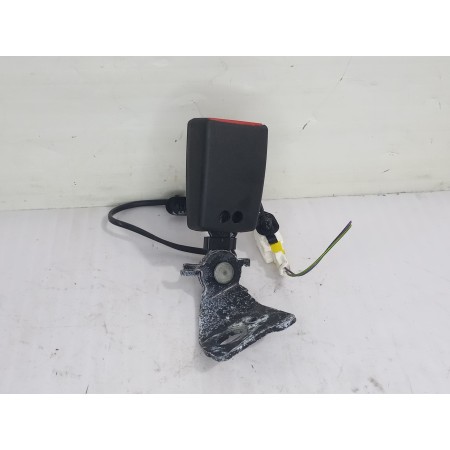 Recambio de enganche cinturon trasero izquierdo para peugeot 308 active referencia OEM IAM 98063976XX  