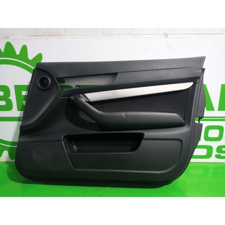 Recambio de guarnecido puerta delantera derecha para audi a6 berlina (4f2) 2.4 referencia OEM IAM 4F1867106A  
