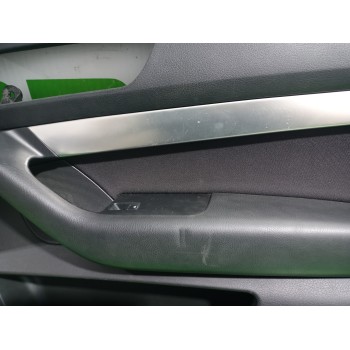 Recambio de guarnecido puerta delantera derecha para audi a6 berlina (4f2) 2.4 referencia OEM IAM 4F1867106A  