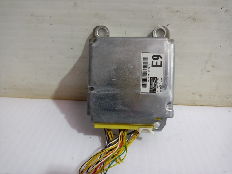 Recambio de centralita airbag para toyota prius (nhw20) basis referencia OEM IAM 8917047390  