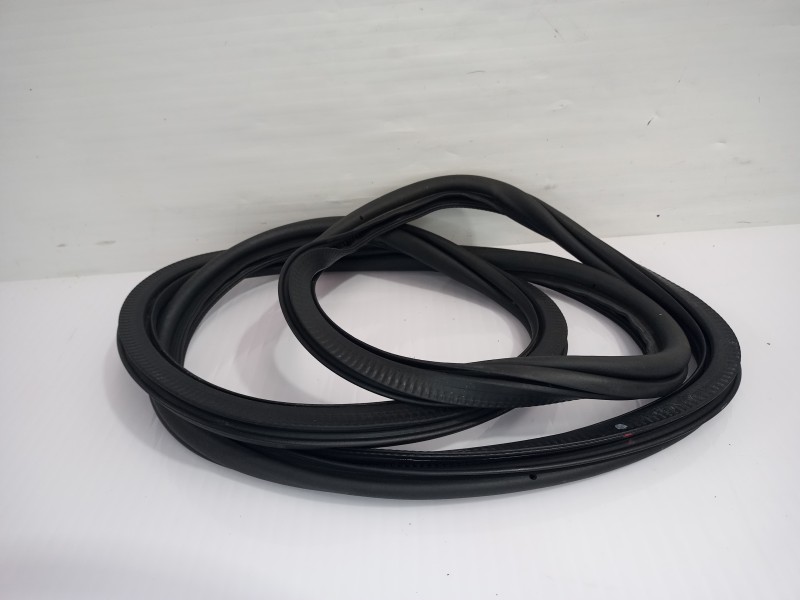 Recambio de goma contorno para seat arona xperience plus referencia OEM IAM 6F9867365F  