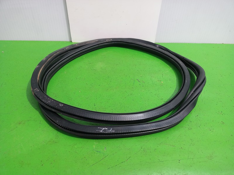 Recambio de goma contorno para volkswagen t-cross advance referencia OEM IAM 2GM867912C  