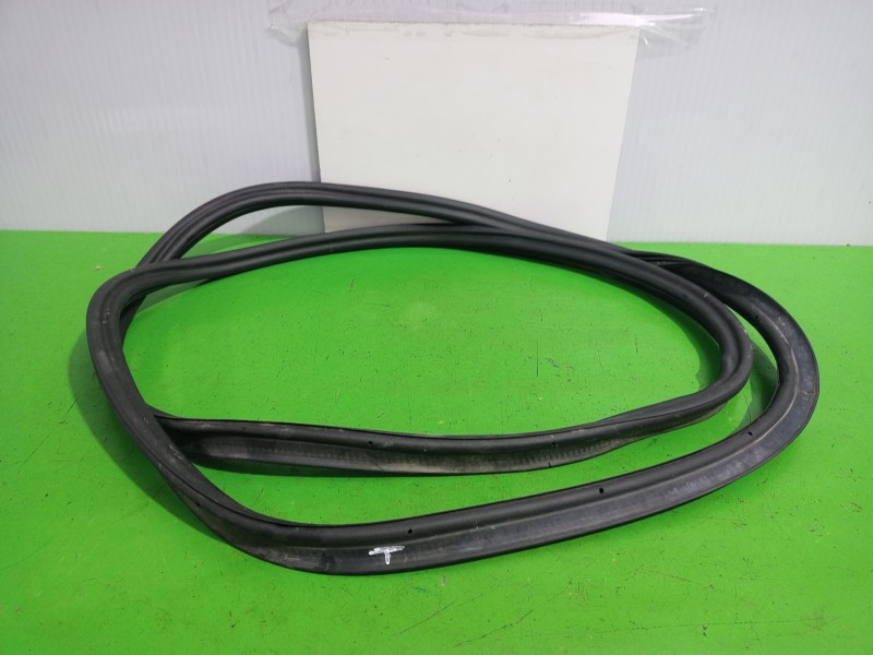 Recambio de goma contorno para volkswagen t-cross advance referencia OEM IAM 2GM827705C  