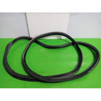 Recambio de goma contorno para volkswagen t-cross advance referencia OEM IAM 2GM827705C  