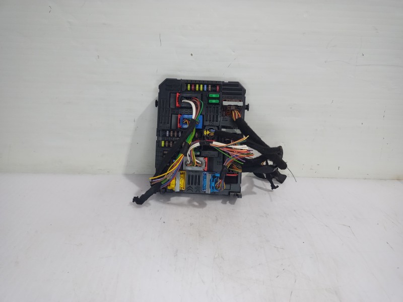 Recambio de caja reles / fusibles para peugeot 308 active referencia OEM IAM 983079058000  