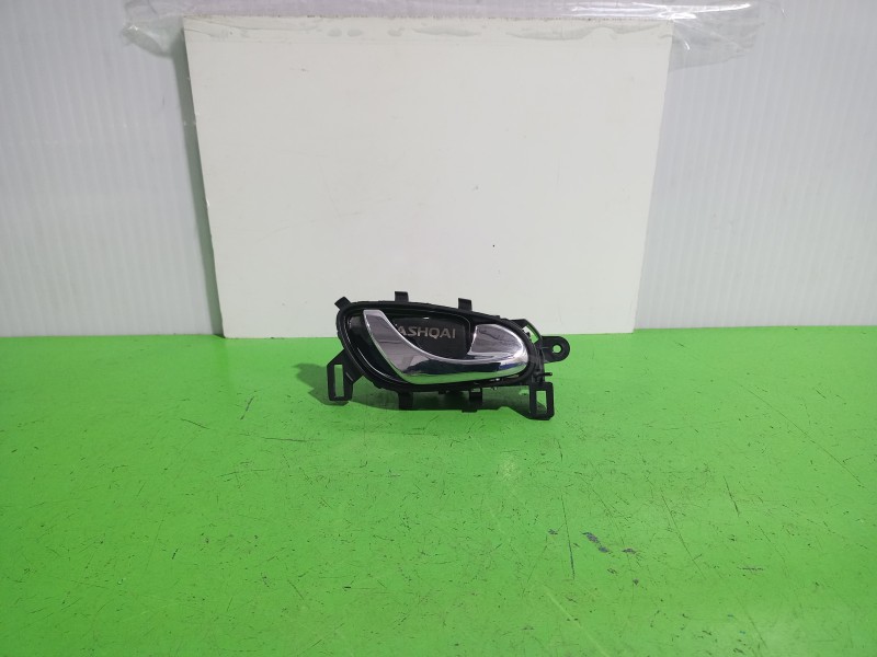 Recambio de maneta interior delantera derecha para nissan qashqai (j11) acenta referencia OEM IAM 806704EA1A  