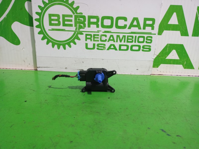 Recambio de motor apertura trampilla para audi a4 berlina (8e) 2.5 tdi (120kw) referencia OEM IAM 663834N  