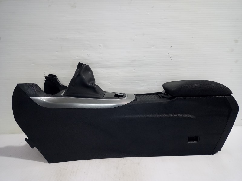 Recambio de consola central para peugeot 308 active referencia OEM IAM 96775884ZD  