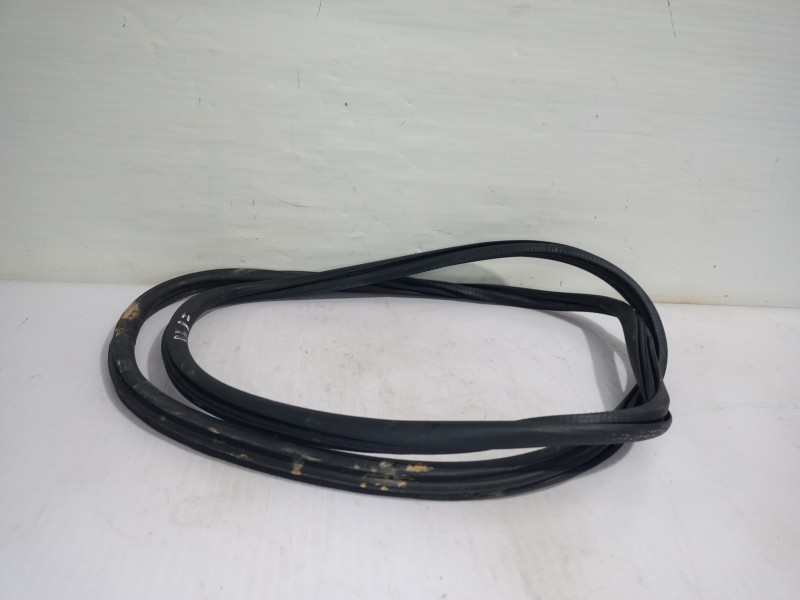 Recambio de goma contorno para peugeot 308 active referencia OEM IAM 9678043680  