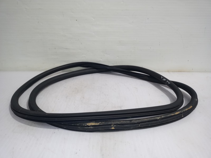 Recambio de goma contorno para peugeot 308 active referencia OEM IAM 9677904180  