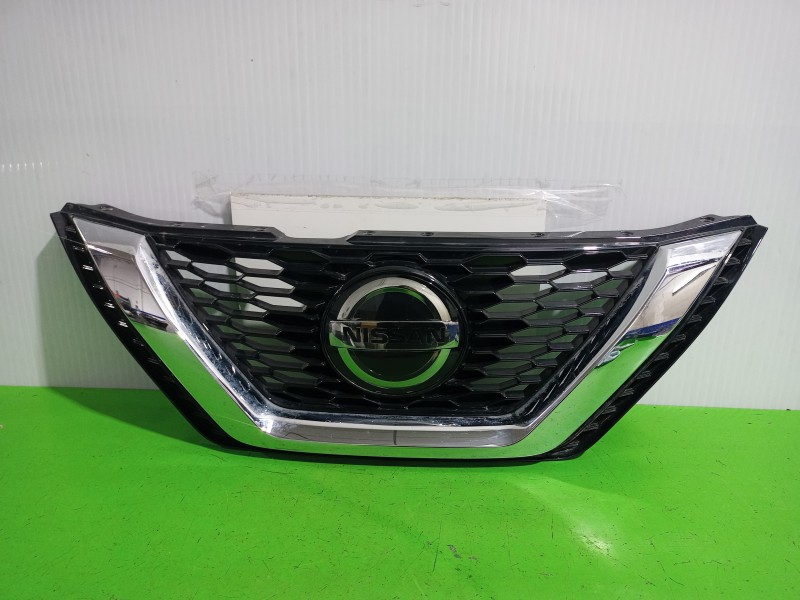 Recambio de rejilla delantera para nissan qashqai (j11) acenta referencia OEM IAM 62310HV30B  