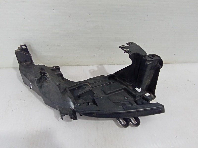 Recambio de soporte faro derecho para renault megane iii berlina 5 p dynamique referencia OEM IAM 622227190R  