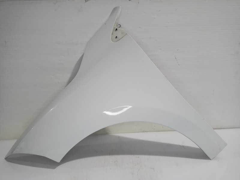 Recambio de aleta delantera izquierda para renault megane iii berlina 5 p dynamique referencia OEM IAM 631011470R  