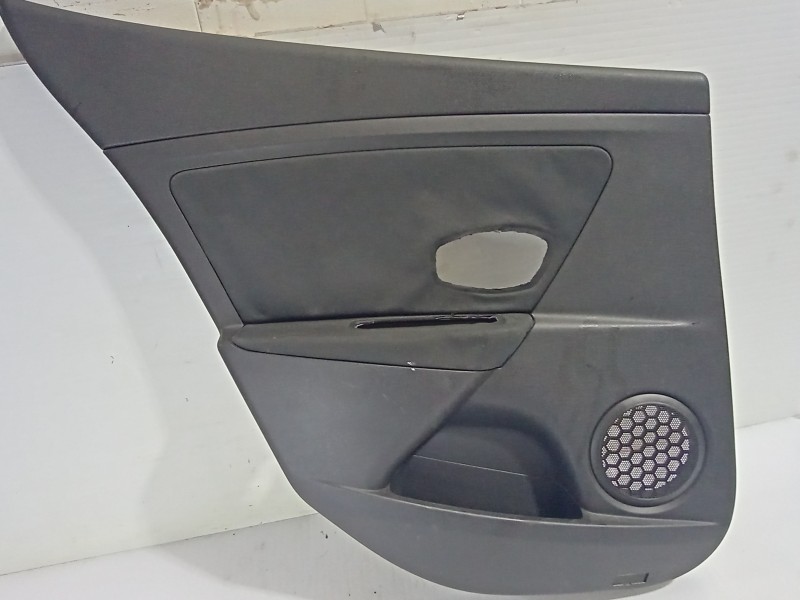 Recambio de guarnecido puerta trasera izquierda para renault megane iii berlina 5 p dynamique referencia OEM IAM 156042872A  