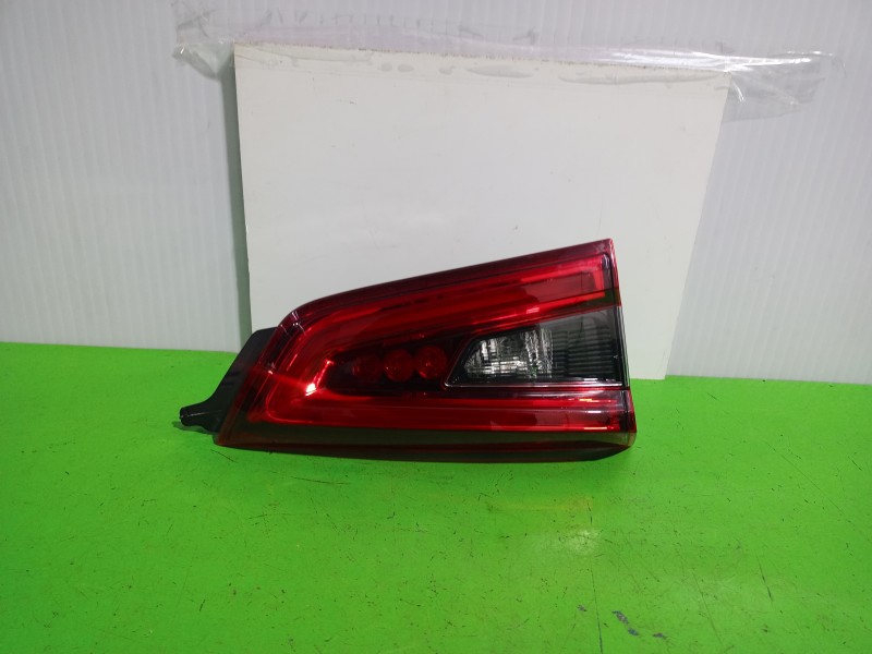 Recambio de piloto trasero derecho interior para nissan qashqai (j11) acenta referencia OEM IAM 26555HV05A  