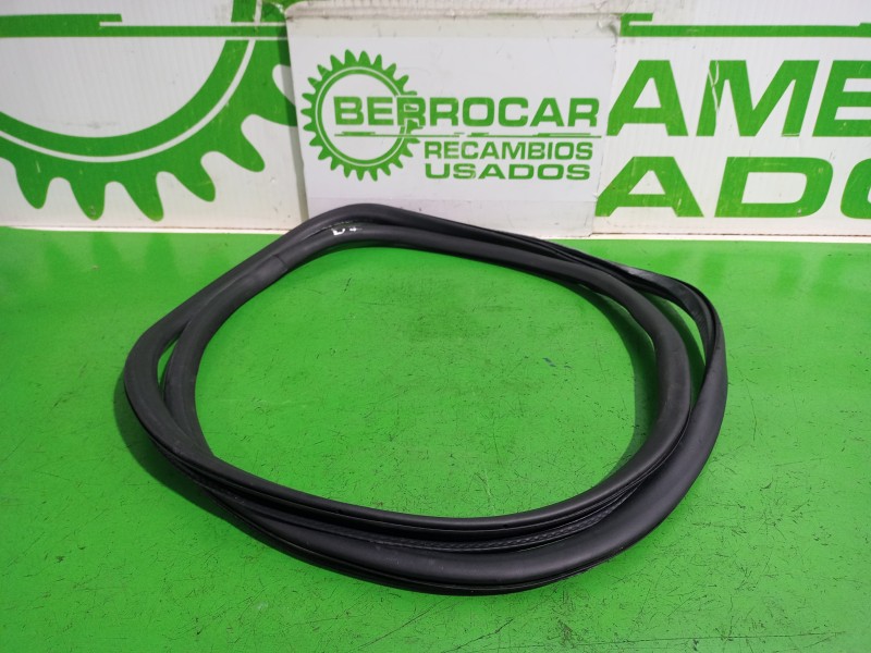 Recambio de goma contorno para audi a4 berlina (8e) 2.5 tdi (120kw) referencia OEM IAM 8E0837911M  