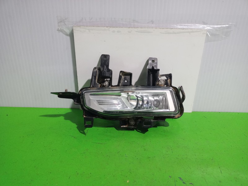 Recambio de faro antiniebla izquierdo para nissan qashqai (j11) acenta referencia OEM IAM 261558995A  