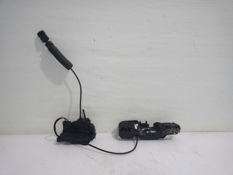 Recambio de cerradura puerta trasera izquierda para renault megane iii berlina 5 p dynamique referencia OEM IAM 825030002R  