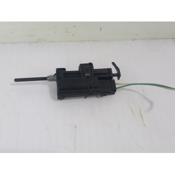 Recambio de motor tapa combustible para renault megane iii berlina 5 p dynamique referencia OEM IAM 8200305732  