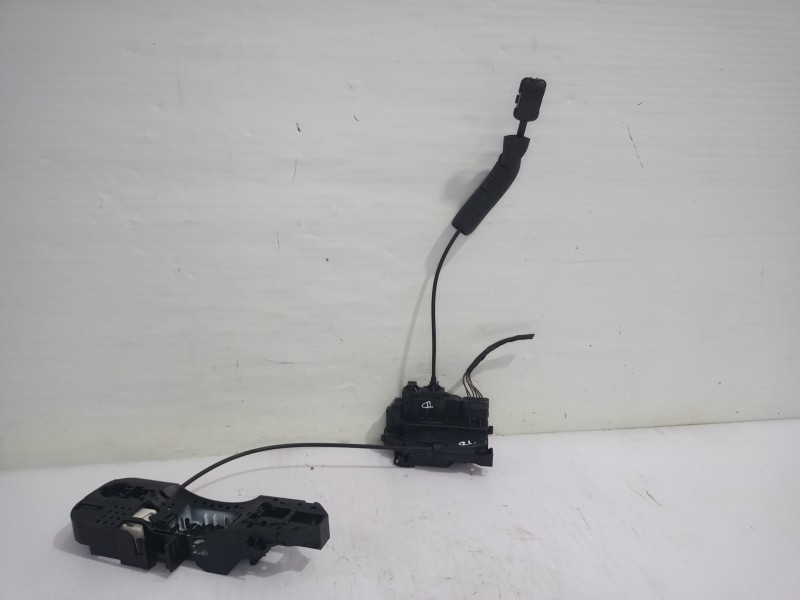 Recambio de cerradura puerta trasera derecha para renault megane iii berlina 5 p dynamique referencia OEM IAM 825020002R  