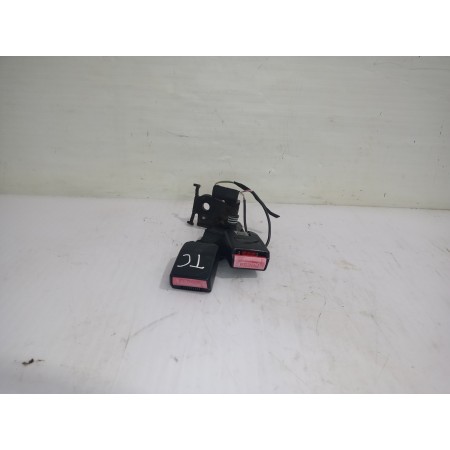 Recambio de enganche cinturon trasero central para renault megane iii berlina 5 p dynamique referencia OEM IAM 888430005R  