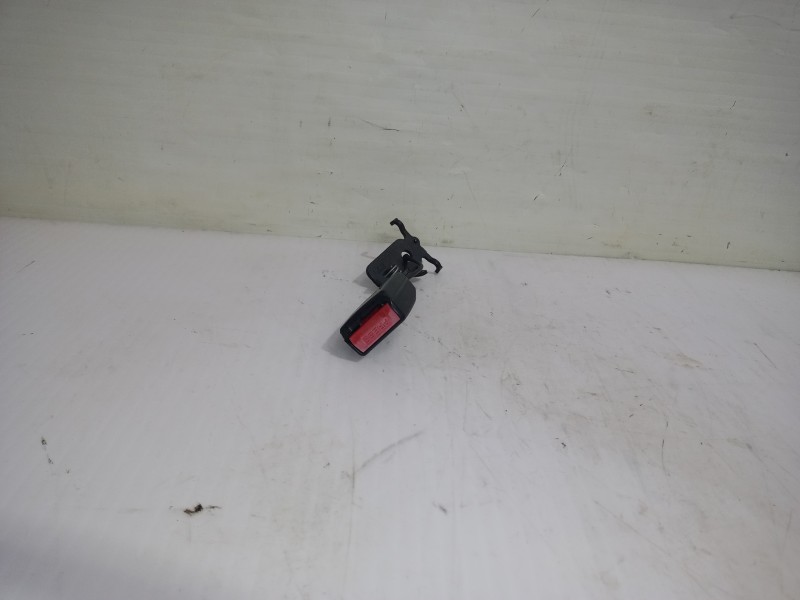 Recambio de enganche cinturon trasero derecho para renault megane iii berlina 5 p dynamique referencia OEM IAM 20005R  