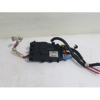 Recambio de caja reles / fusibles para renault megane iii berlina 5 p dynamique referencia OEM IAM 243800010R  