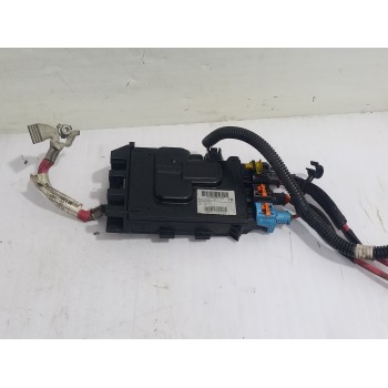 Recambio de caja reles / fusibles para renault megane iii berlina 5 p dynamique referencia OEM IAM 243800010R  