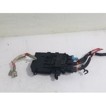 Recambio de caja reles / fusibles para renault megane iii berlina 5 p dynamique referencia OEM IAM 243800010R  