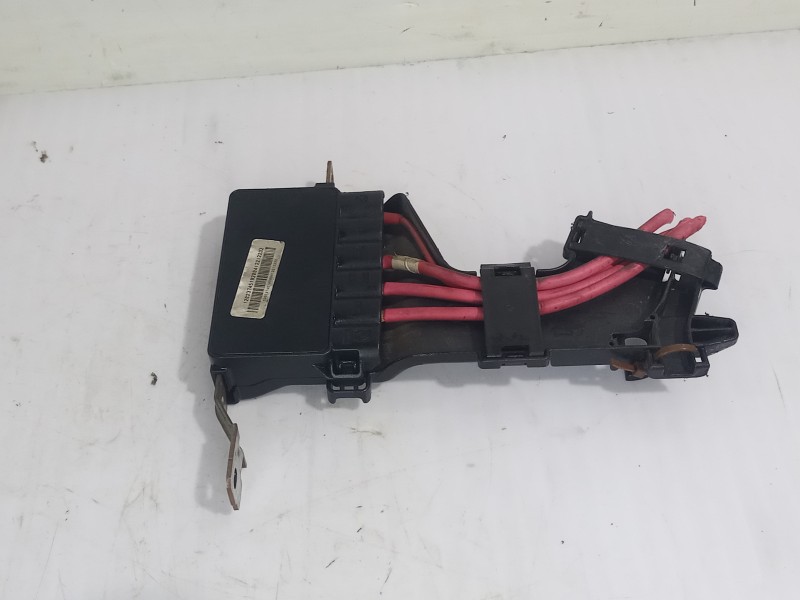 Recambio de caja reles / fusibles para renault megane iii berlina 5 p dynamique referencia OEM IAM 243170003R  