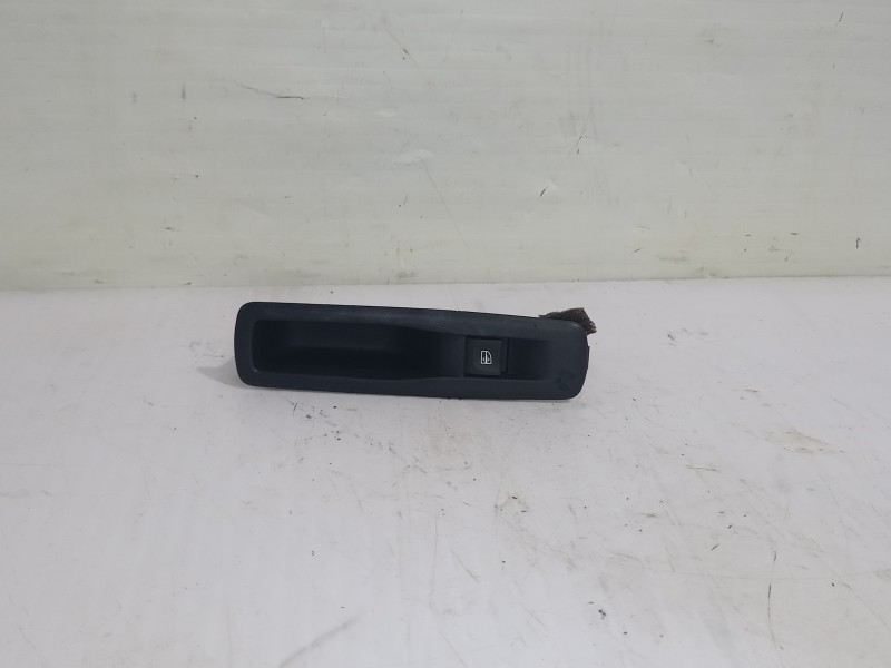 Recambio de mando elevalunas trasero derecho para renault megane iii berlina 5 p dynamique referencia OEM IAM 829500004R  