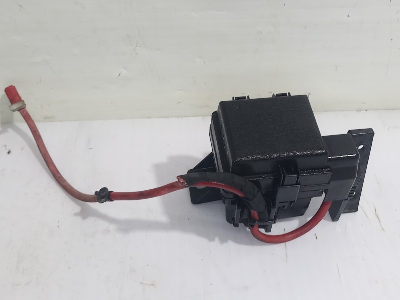 Recambio de caja reles / fusibles para renault megane iii berlina 5 p dynamique referencia OEM IAM 243880001R  