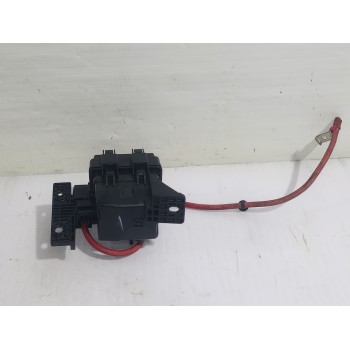 Recambio de caja reles / fusibles para renault megane iii berlina 5 p dynamique referencia OEM IAM 243880001R  