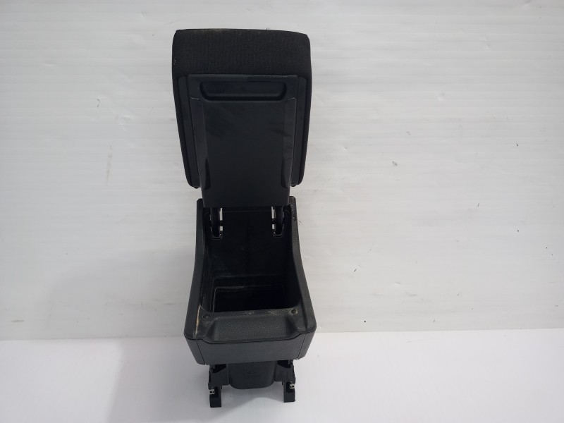 Recambio de apoyabrazos central para seat ibiza (kj1) style referencia OEM IAM 6F0864207AHLI8  