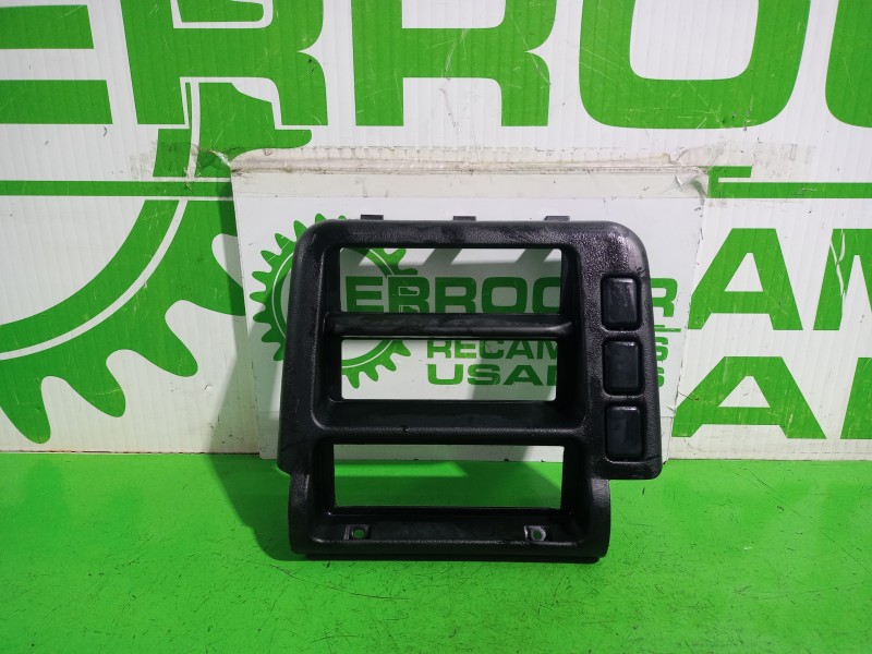 Recambio de moldura para nissan serena (c23m) 2.3 lx diesel referencia OEM IAM 682608C810  