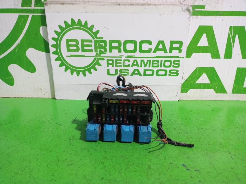 Recambio de caja reles / fusibles para nissan serena (c23m) 2.3 lx diesel referencia OEM IAM 72404047  
