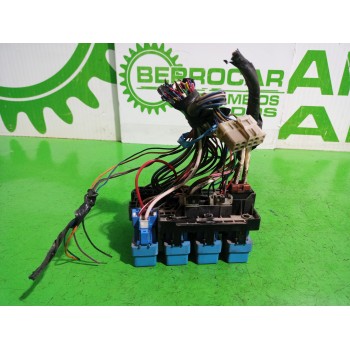 Recambio de caja reles / fusibles para nissan serena (c23m) 2.3 lx diesel referencia OEM IAM 72404047  