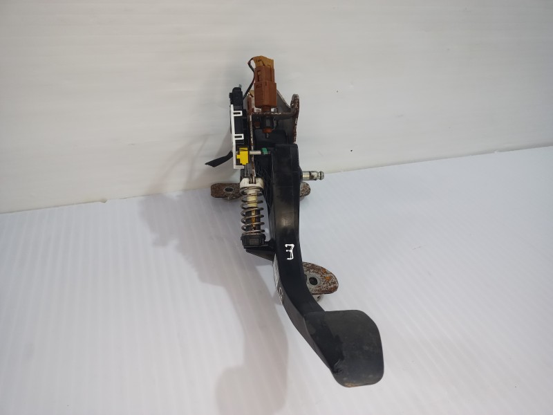 Recambio de pedal embrague para nissan qashqai (j11) acenta referencia OEM IAM 465038803R  