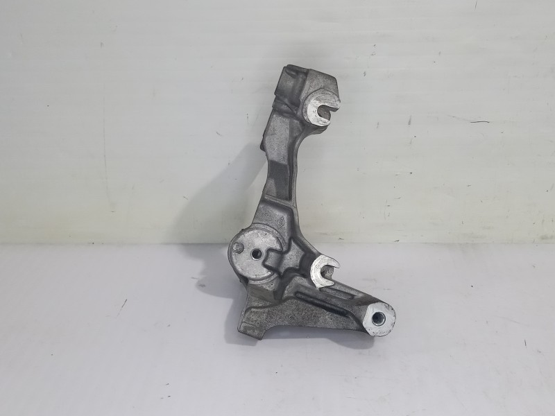 Recambio de soporte alternador para renault megane iii berlina 5 p dynamique referencia OEM IAM 117108063R  