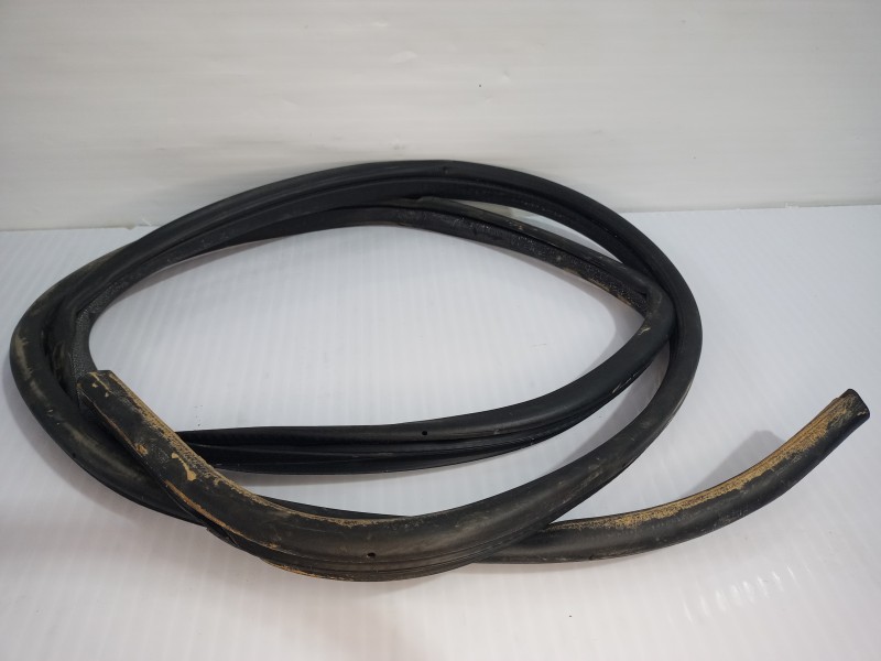 Recambio de goma contorno para nissan qashqai (j11) acenta referencia OEM IAM 82830HV00A  