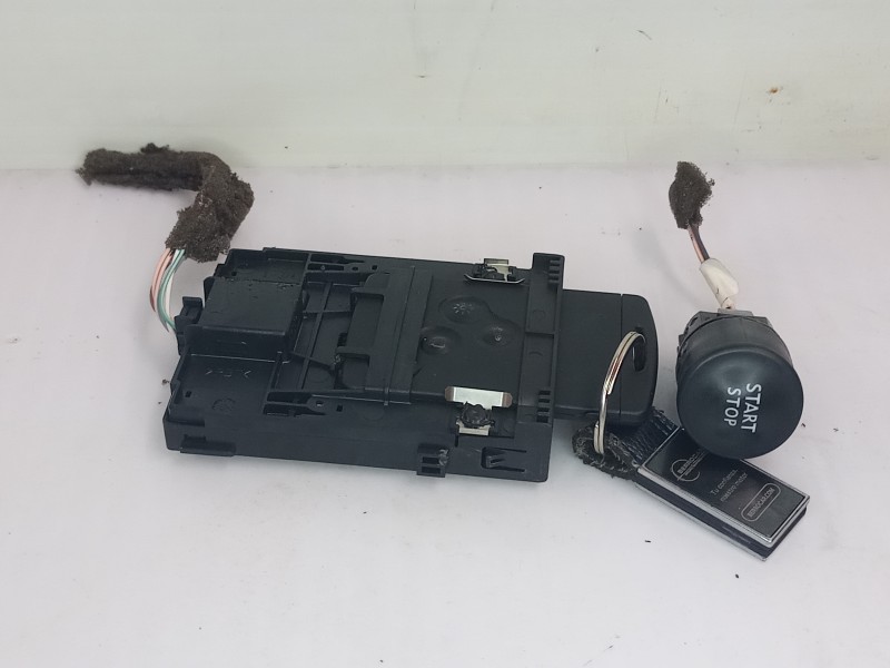 Recambio de conmutador de arranque para renault megane iii berlina 5 p dynamique referencia OEM IAM 285909828R  