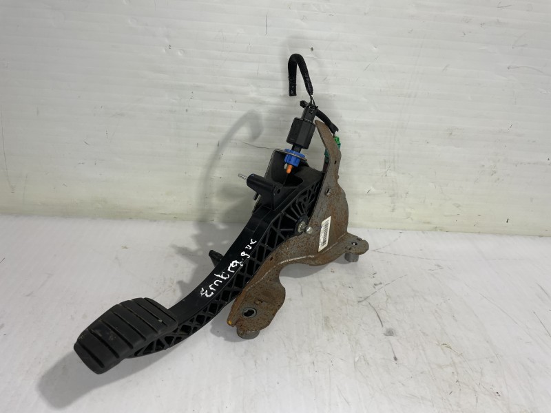 Recambio de pedal embrague para renault megane iii berlina 5 p dynamique referencia OEM IAM 465030034R  